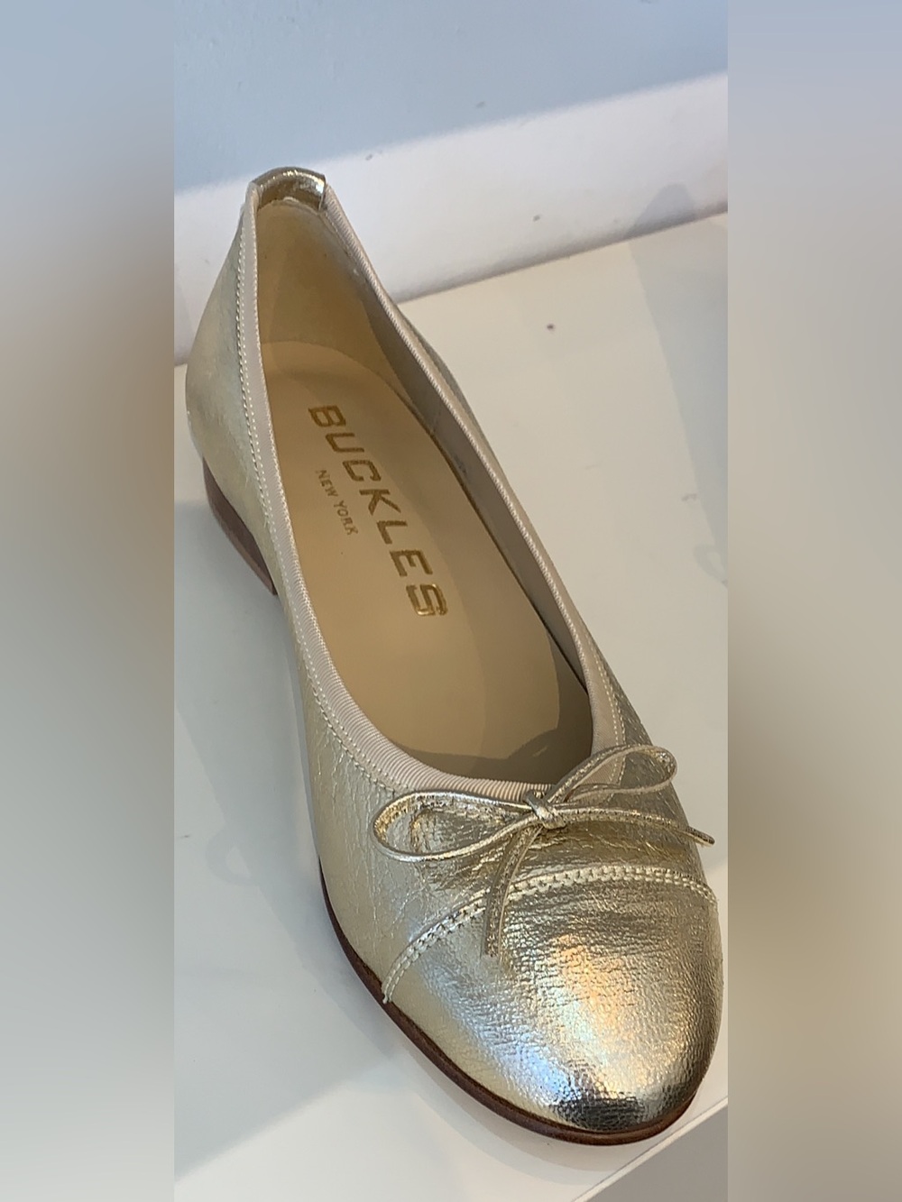 Buckles gold ballet flat